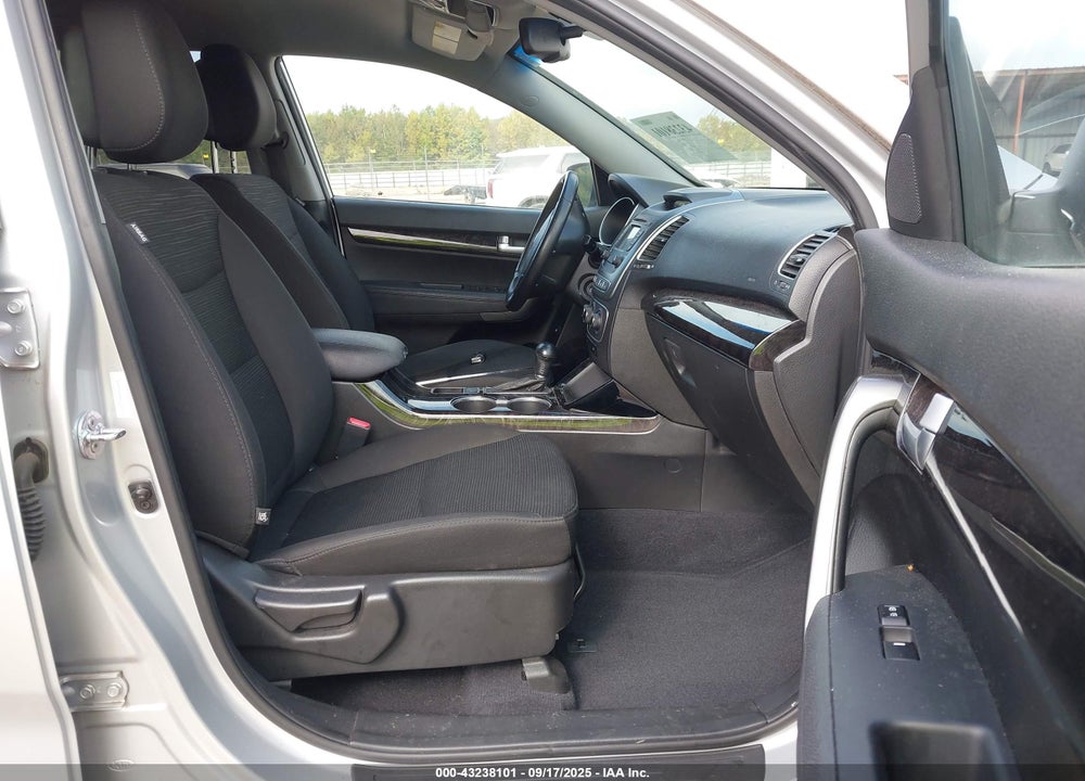 2014 KIA SORENTO VIN: 5XYKT3A6XEG437168