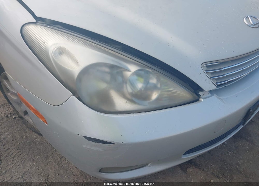 2002 LEXUS ES 300 VIN: JTHBF30G420079034