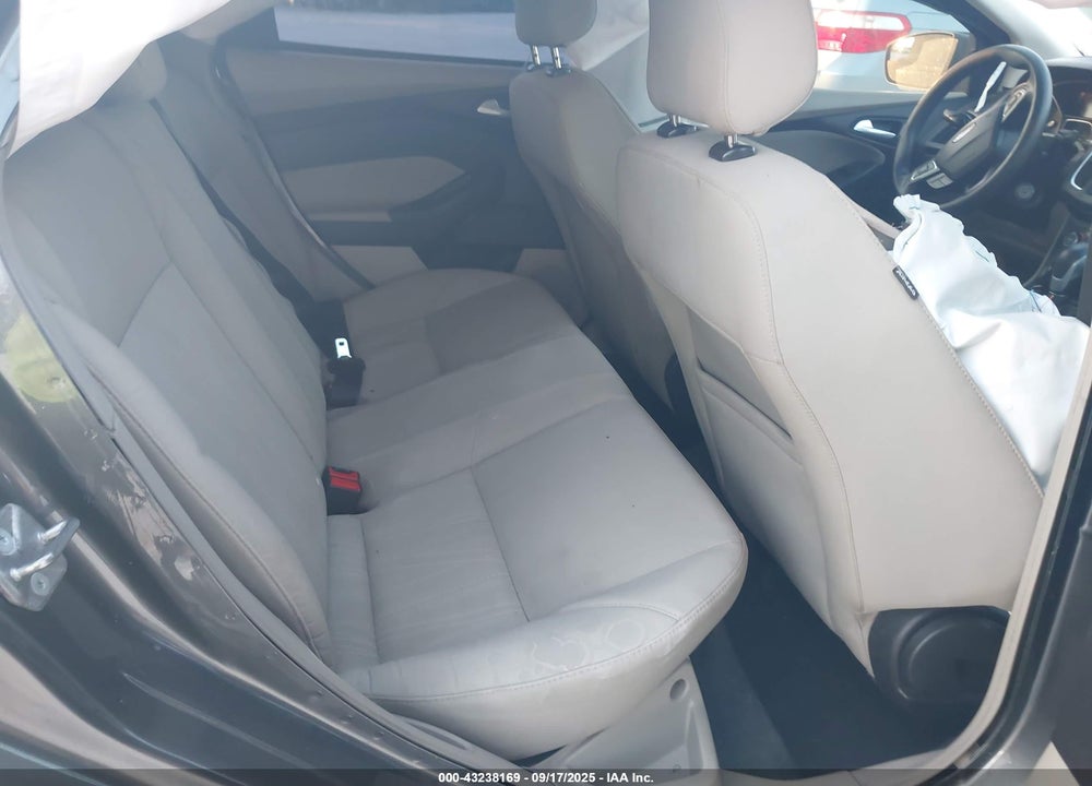 2018 FORD FOCUS SE VIN: 1FADP3FE2JL259242