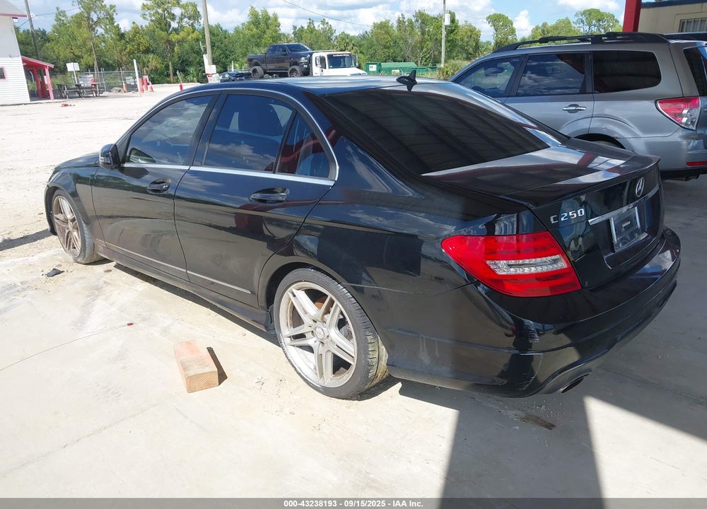 2013 MERCEDES-BENZ C 250 SPORT VIN: WDDGF4HB4DR264775