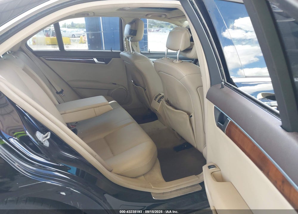 2013 MERCEDES-BENZ C 250 SPORT VIN: WDDGF4HB4DR264775