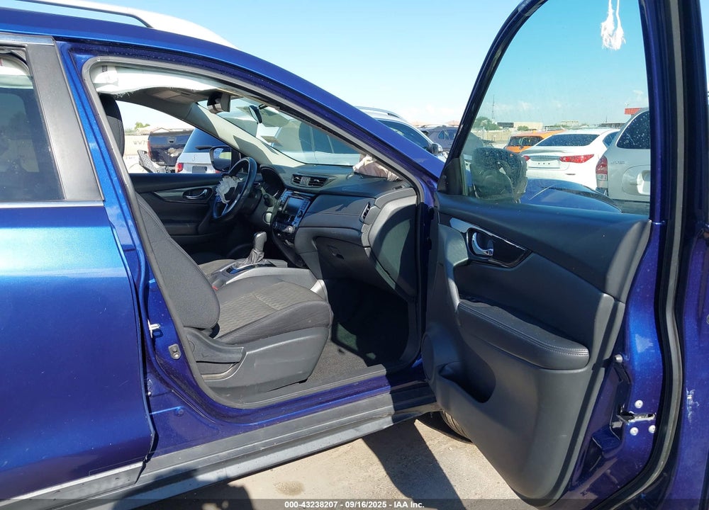 2018 NISSAN ROGUE VIN: 5N1AT2MV8JC711180