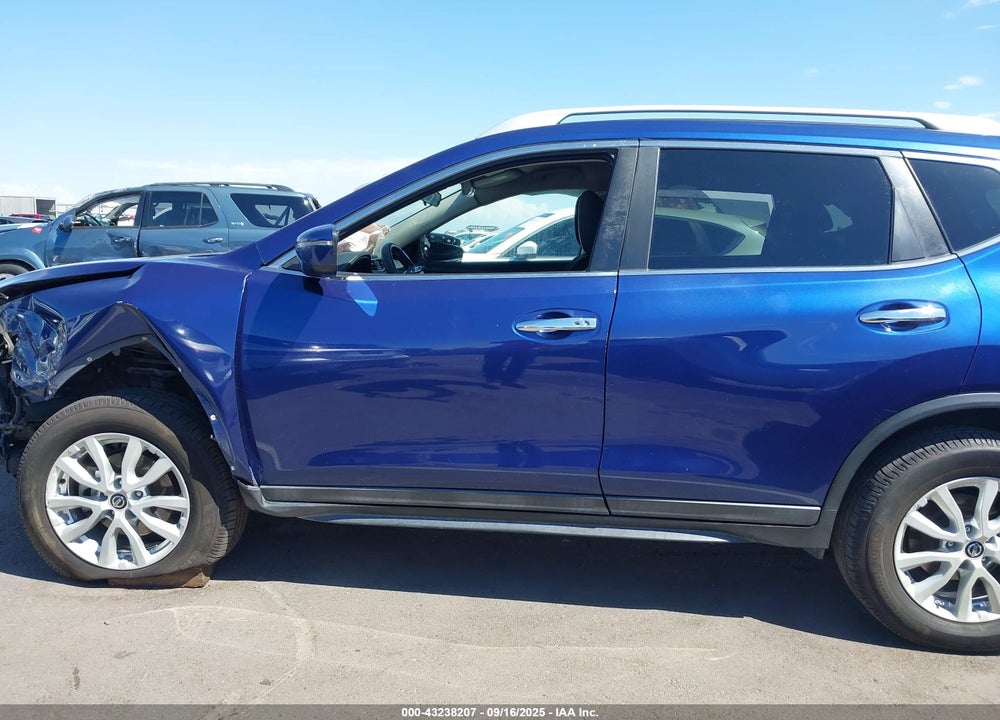 2018 NISSAN ROGUE VIN: 5N1AT2MV8JC711180