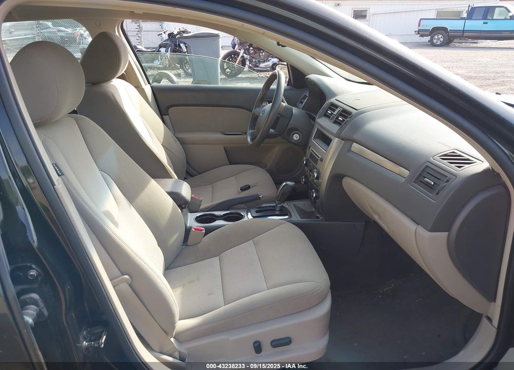 2011 FORD FUSION VIN: 3FADP0L38BR141538