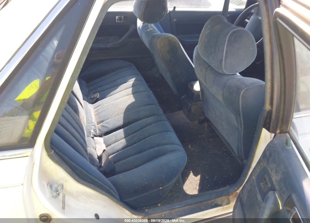 1989 TOYOTA CAMRY LE VIN: JT2VV22E2K0086760