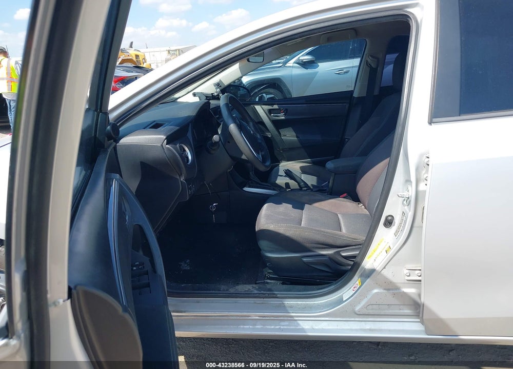 2017 TOYOTA COROLLA LE VIN: 5YFBURHE1HP687931