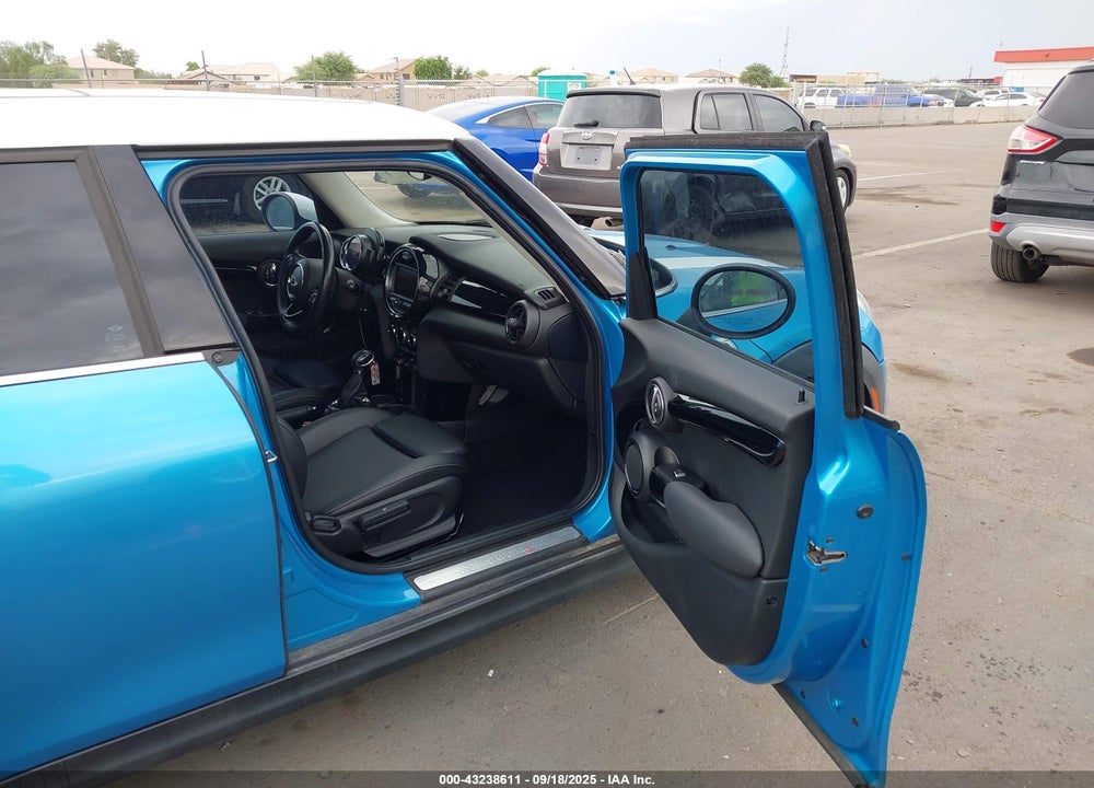 2016 MINI HARDTOP VIN: WMWXU3C58G2B66888