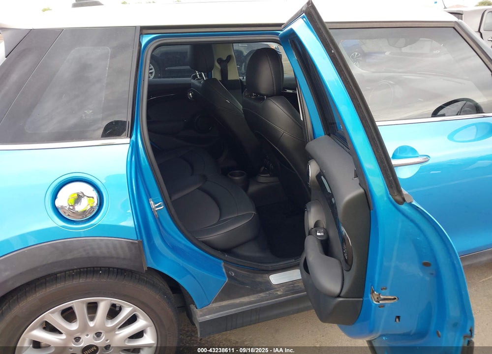 2016 MINI HARDTOP VIN: WMWXU3C58G2B66888
