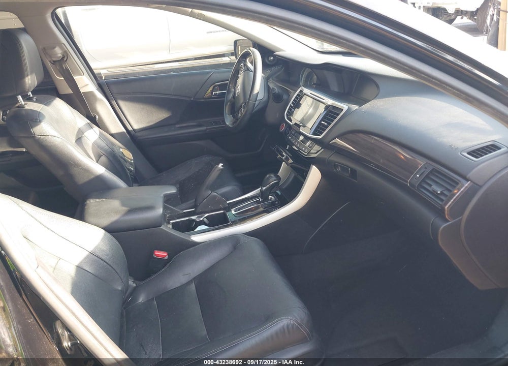 2016 HONDA ACCORD VIN: 1HGCR2F8XGA004042