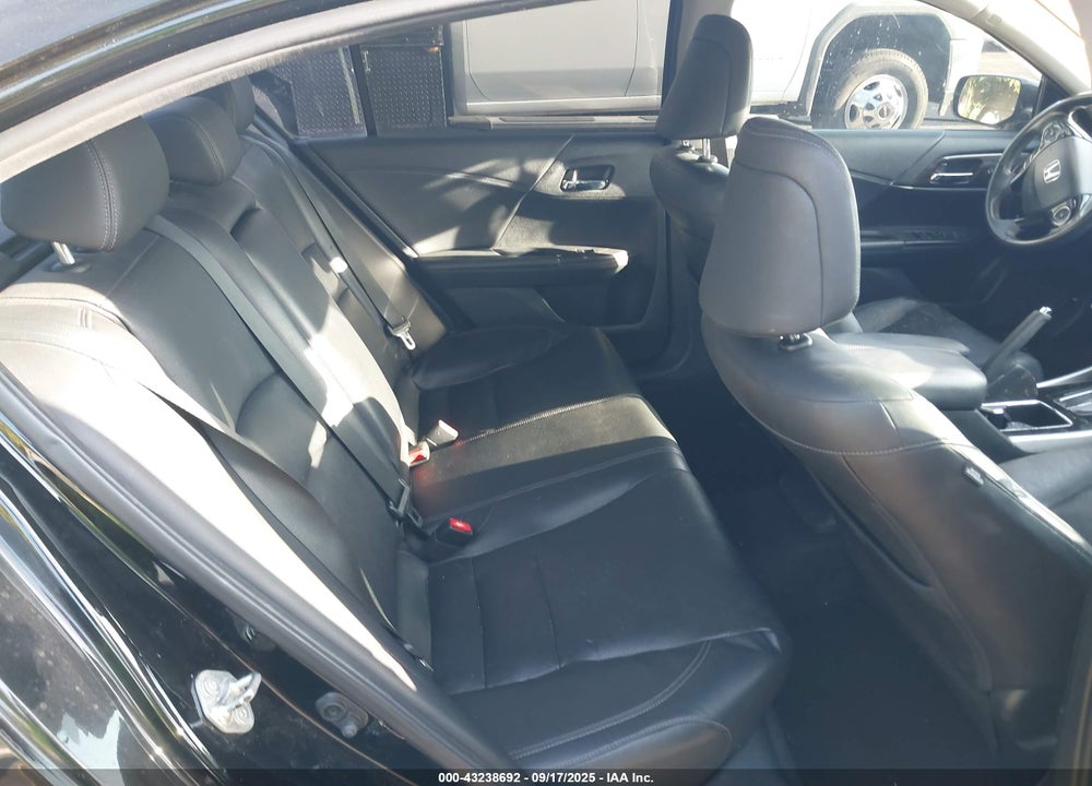 2016 HONDA ACCORD VIN: 1HGCR2F8XGA004042