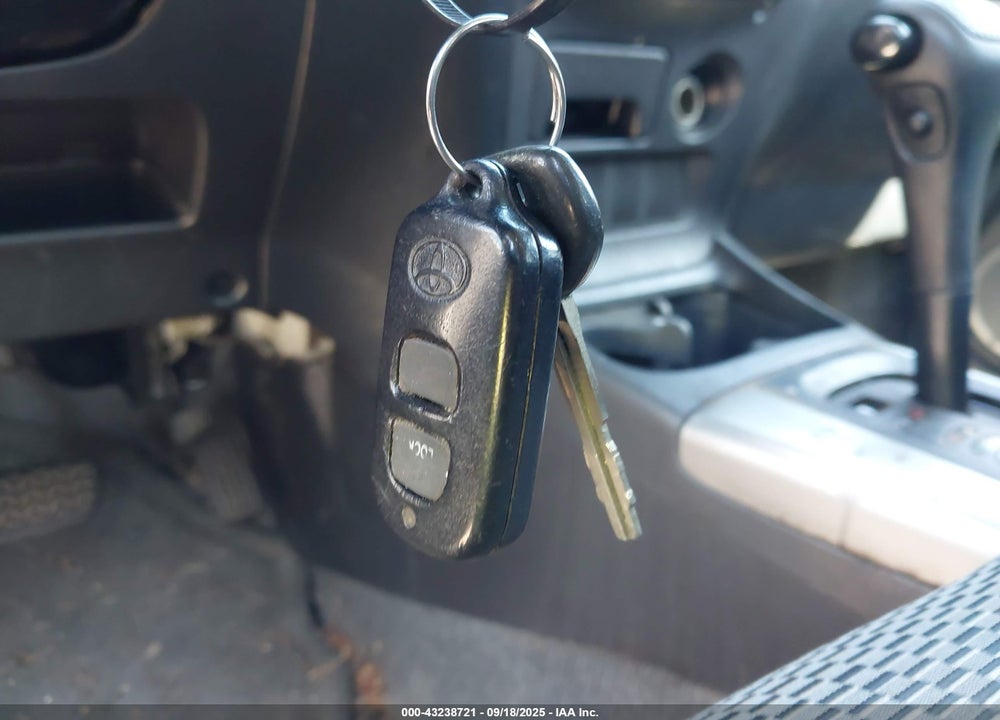 2005 TOYOTA RAV4 VIN: JTEGD20V550083874