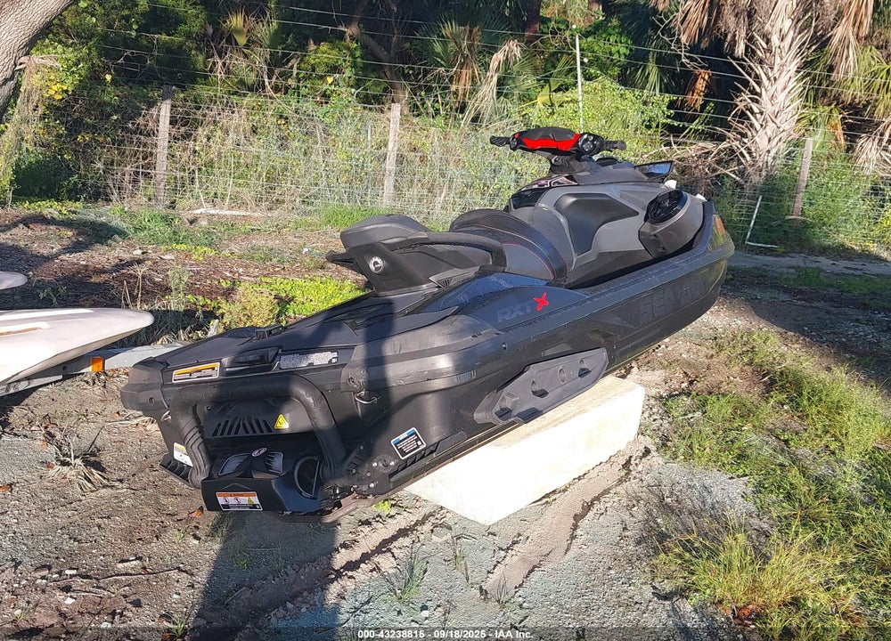 2023 SEADOO RXT-X 300 VIN: YDV43954L223