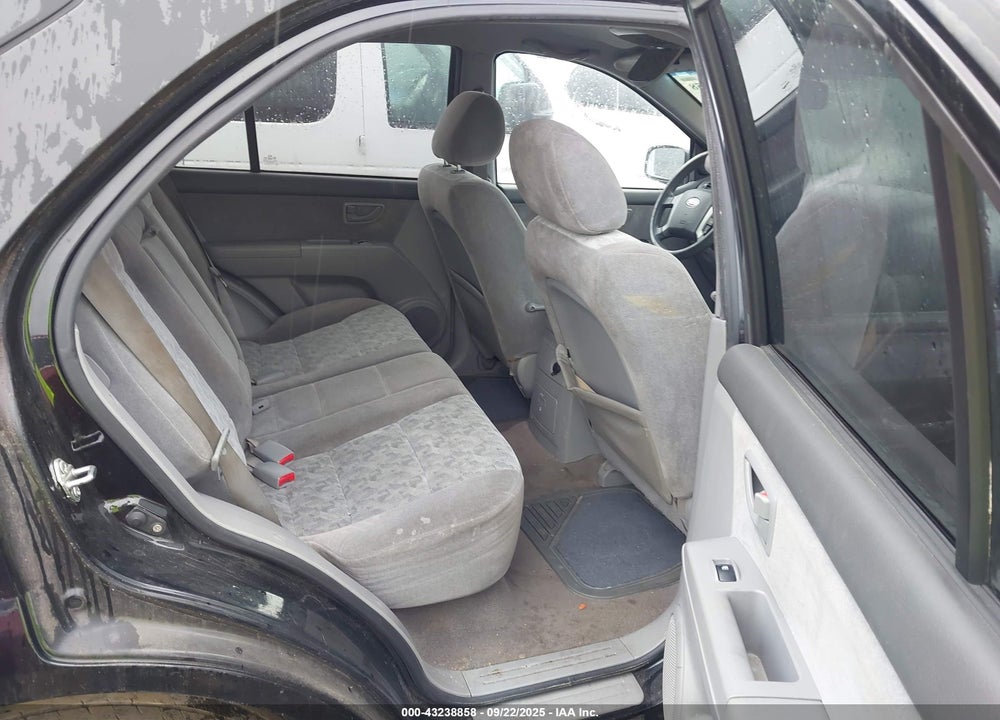 2008 KIA SORENTO LX VIN: KNDJC735185806911