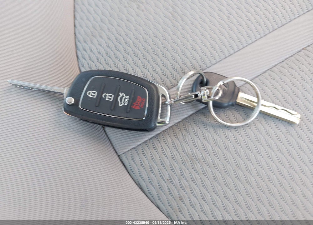 2015 HYUNDAI SONATA VIN: 5NPE24AA8FH112345