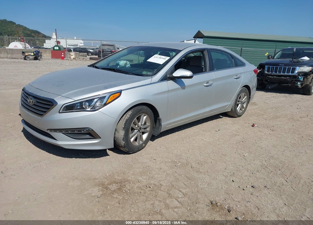 2015 HYUNDAI SONATA VIN: 5NPE24AA8FH112345