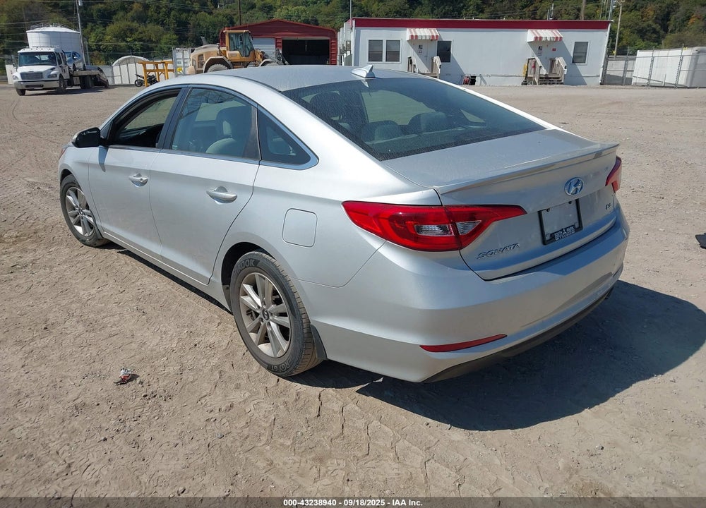 2015 HYUNDAI SONATA VIN: 5NPE24AA8FH112345