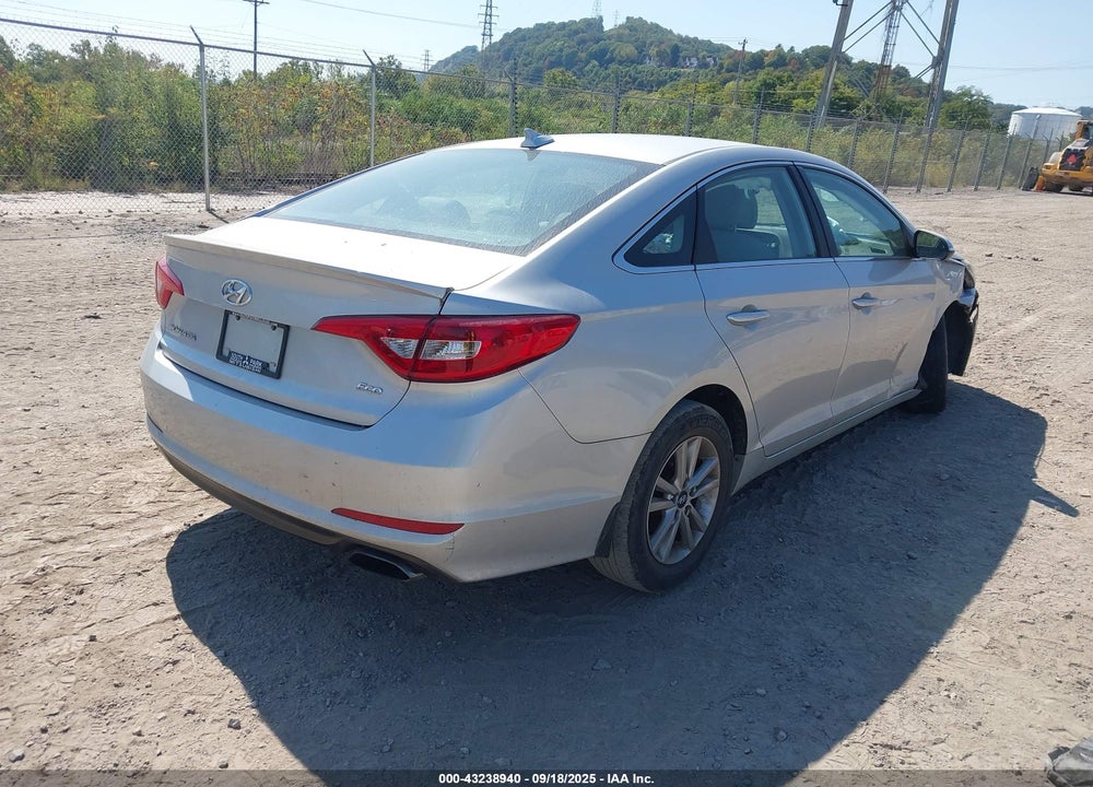 2015 HYUNDAI SONATA VIN: 5NPE24AA8FH112345