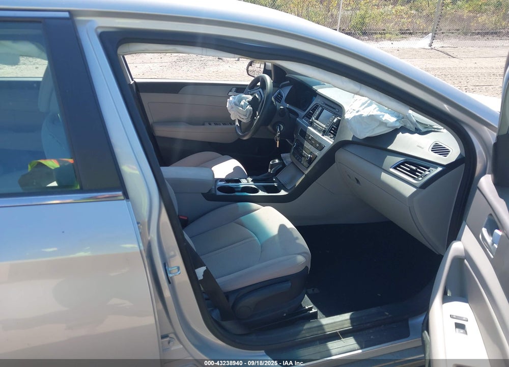2015 HYUNDAI SONATA VIN: 5NPE24AA8FH112345