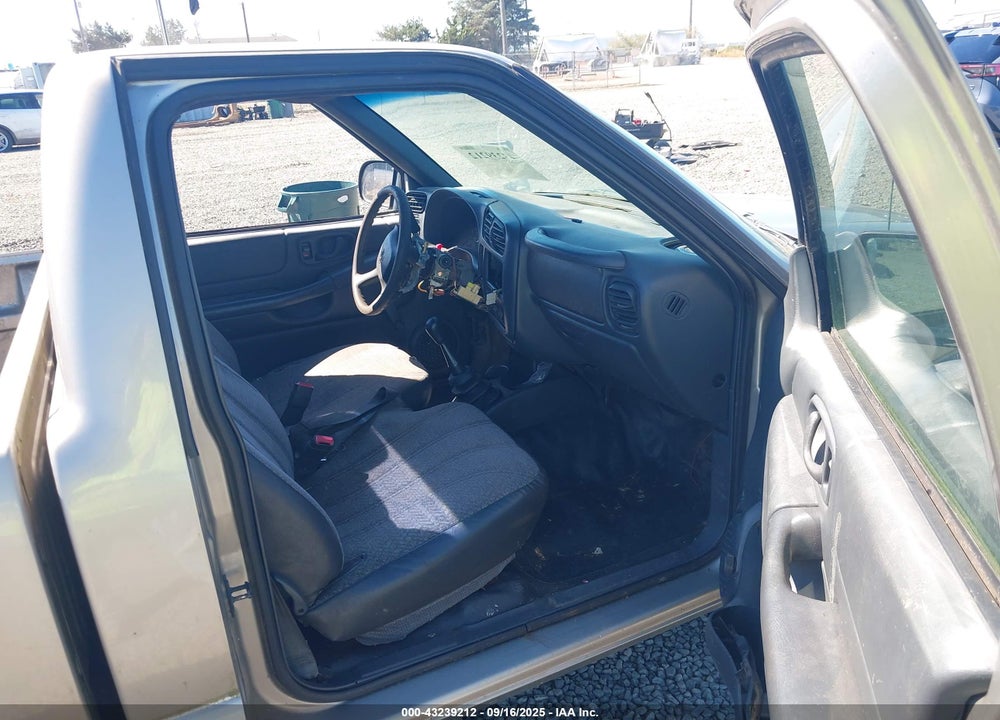 2001 CHEVROLET S-10 VIN: 1GCCS145X1K102236