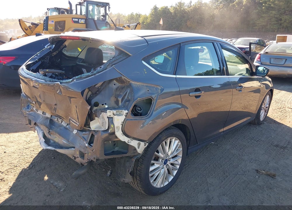2015 FORD FOCUS VIN: 1FADP3N21FL228479