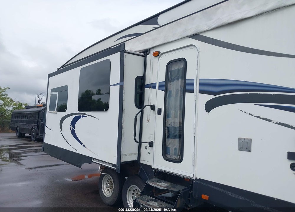 2013 FOREST RIVER V CROSS 325VRL VIN: 4X4FVCJ22DU101658
