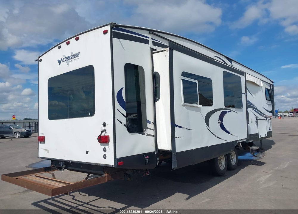2013 FOREST RIVER V CROSS 325VRL VIN: 4X4FVCJ22DU101658