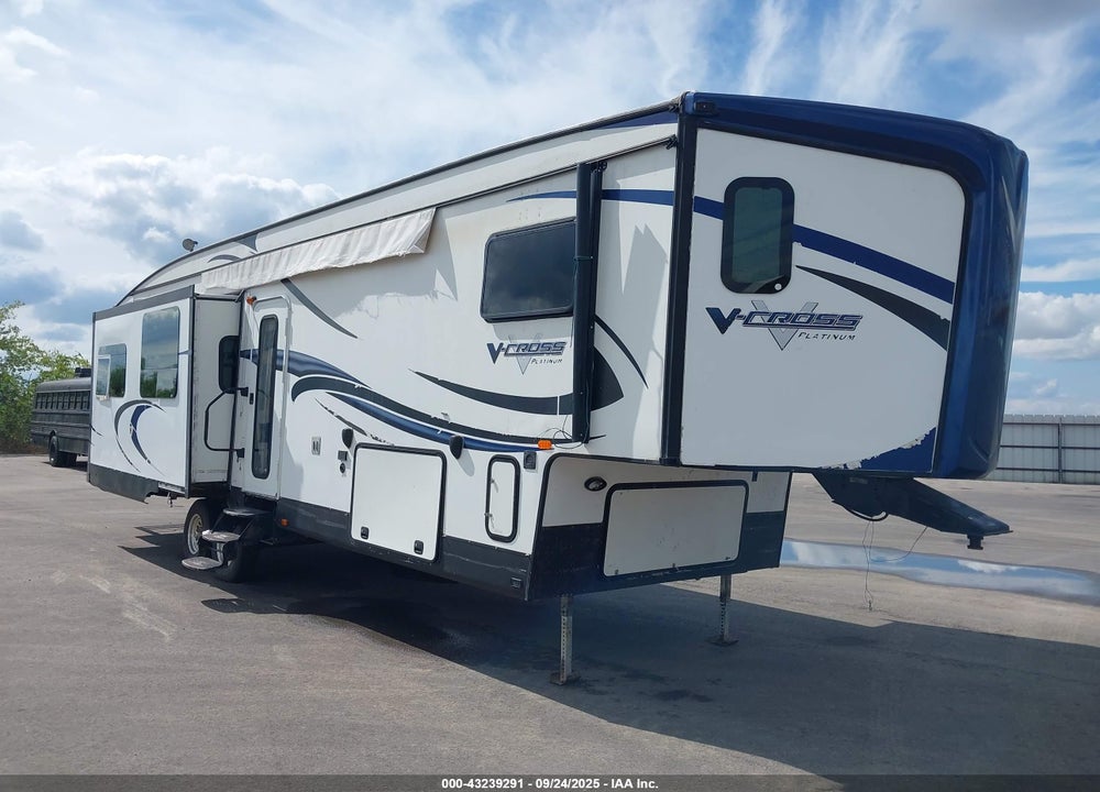 2013 FOREST RIVER V CROSS 325VRL VIN: 4X4FVCJ22DU101658