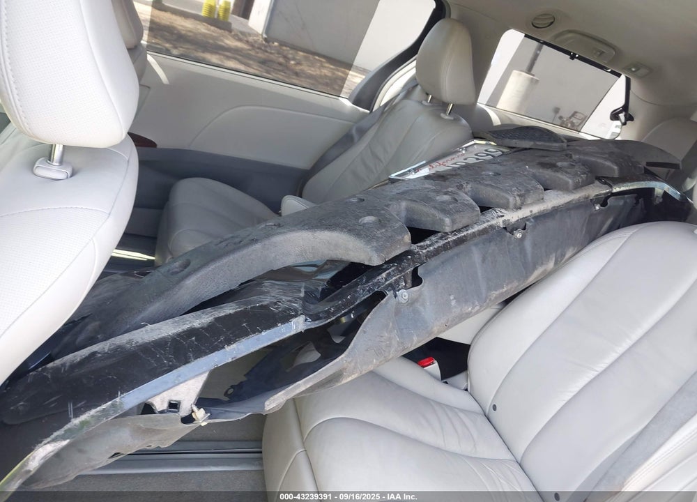 2012 TOYOTA SIENNA XLE 7 PASSENGER VIN: 5TDDK3DC3CS033996