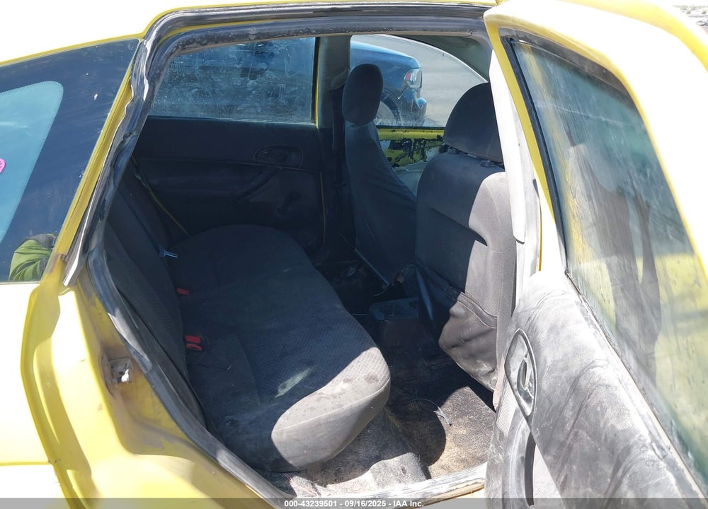 2005 FORD FOCUS ZX5 VIN: 3FAFP37N15R123358