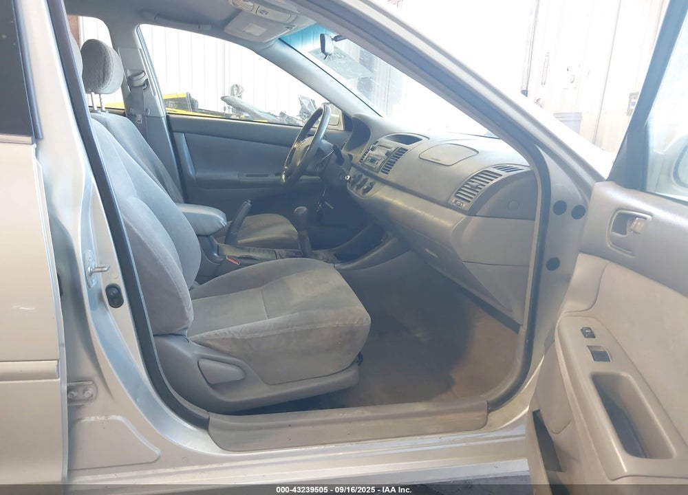 2002 TOYOTA CAMRY LE VIN: JTDBE32K820102885