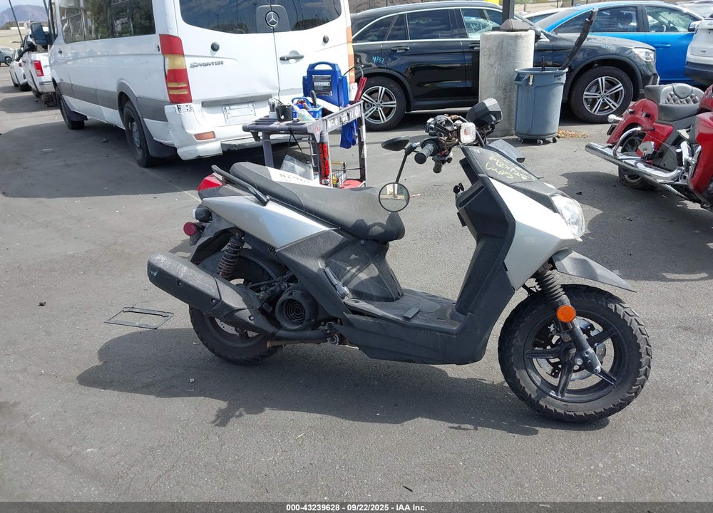 2017 YAMAHA YW125 VIN: RKRSEB1Y5HA002075