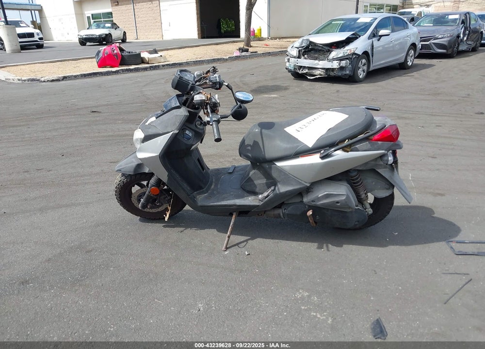 2017 YAMAHA YW125 VIN: RKRSEB1Y5HA002075