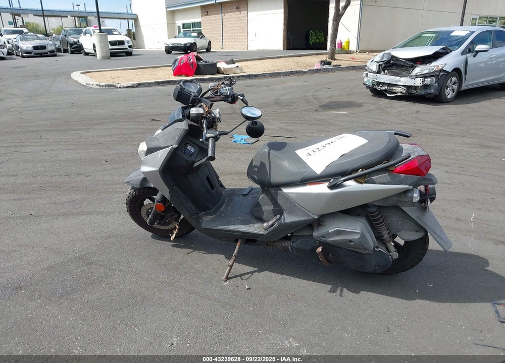2017 YAMAHA YW125 VIN: RKRSEB1Y5HA002075