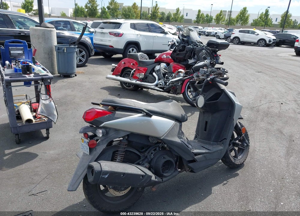 2017 YAMAHA YW125 VIN: RKRSEB1Y5HA002075