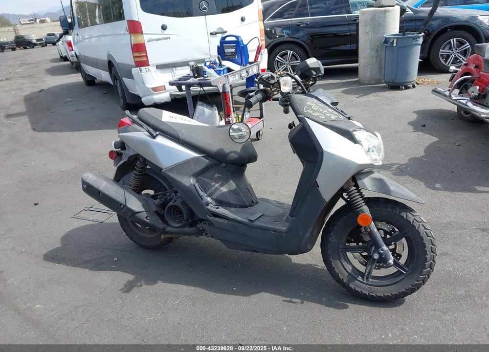 2017 YAMAHA YW125 VIN: RKRSEB1Y5HA002075