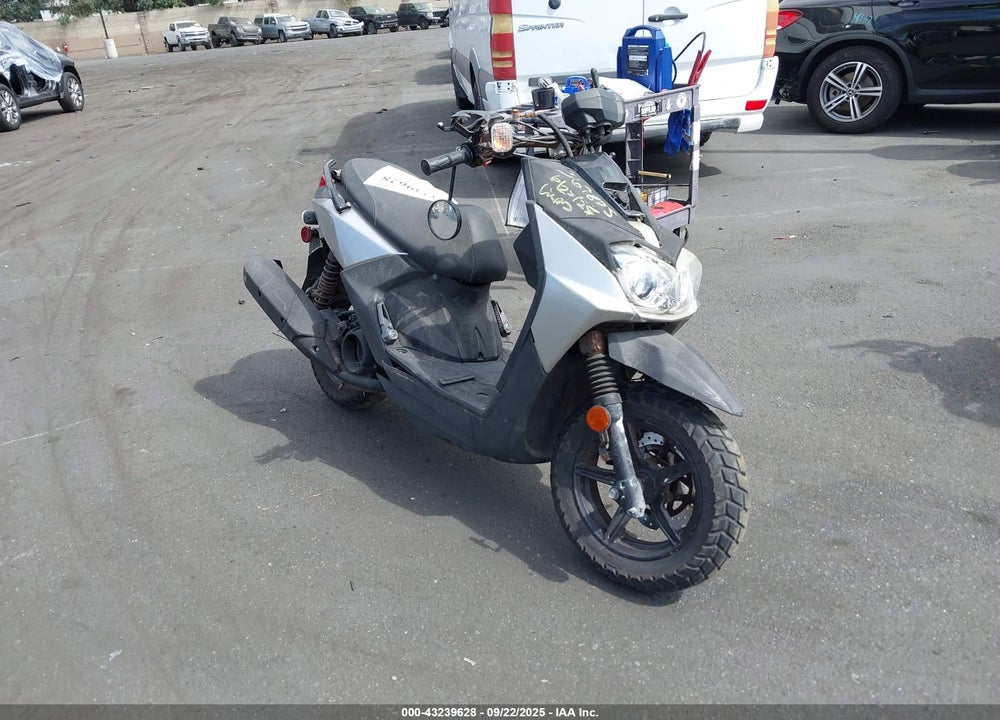 2017 YAMAHA YW125 VIN: RKRSEB1Y5HA002075