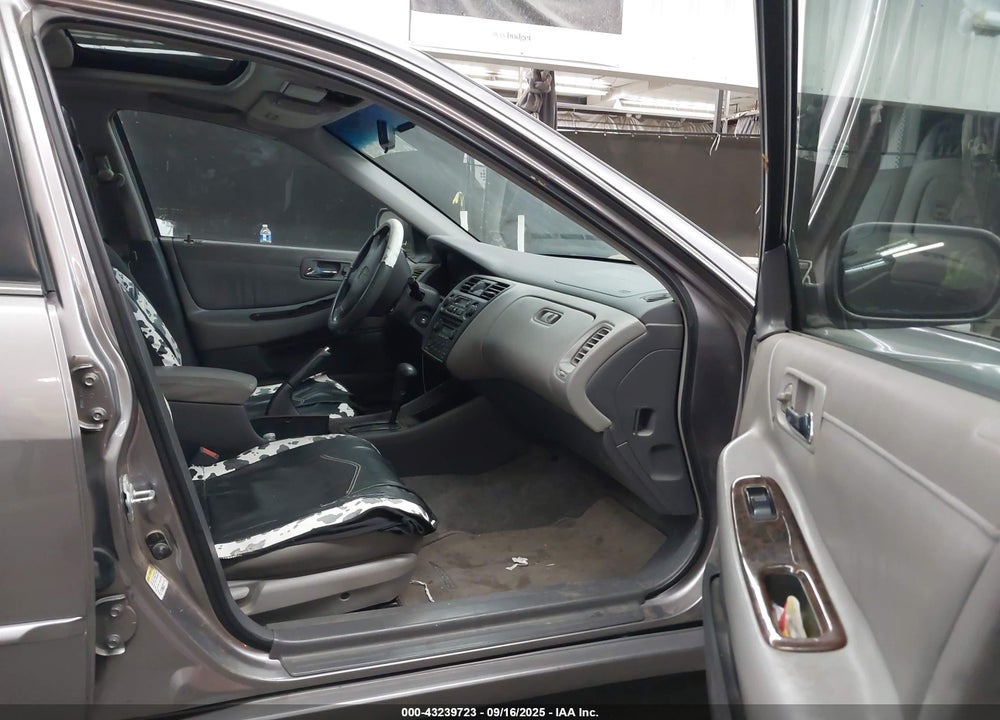 2000 HONDA ACCORD 3.0 EX VIN: 1HGCG1651YA060426