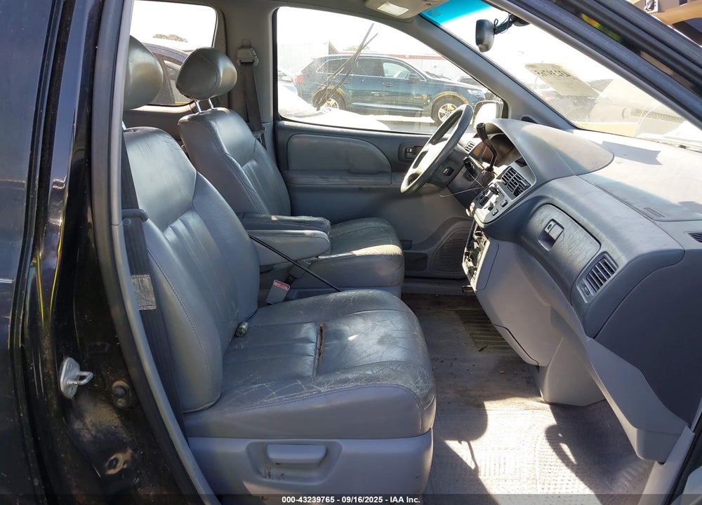 1998 TOYOTA SIENNA LE VIN: 4T3ZF13C4WU075578
