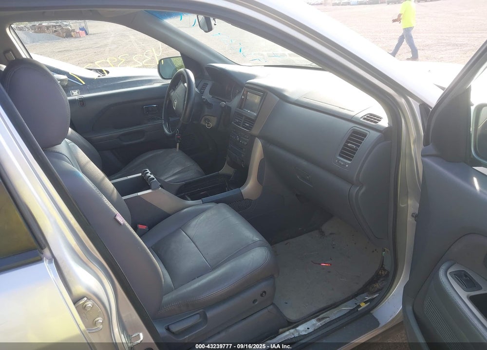 2008 HONDA PILOT SE VIN: 5FNYF183X8B031646