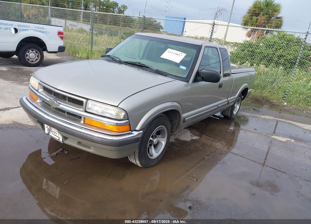 2001 CHEVROLET S-10 LS VIN: 1GCCS19WX18142895