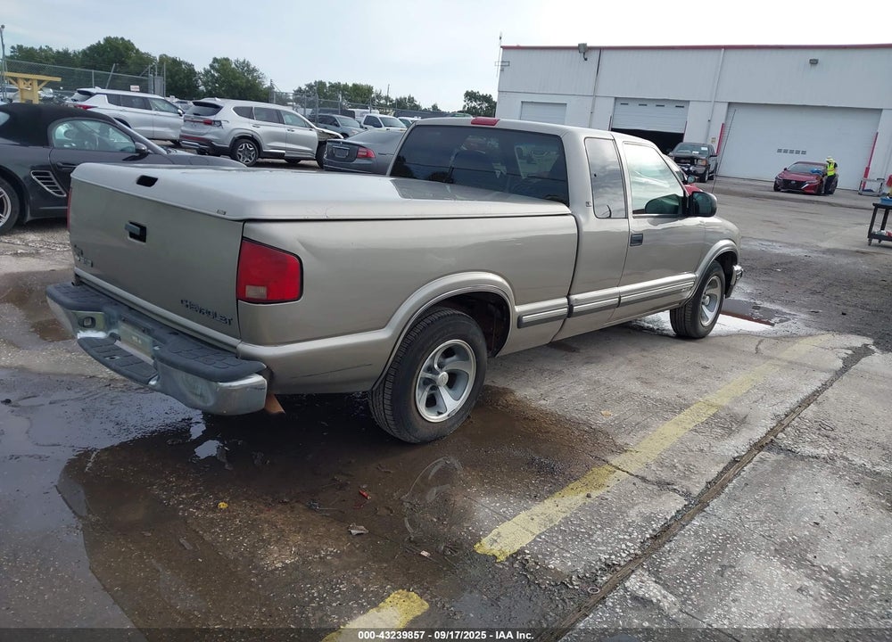 2001 CHEVROLET S-10 LS VIN: 1GCCS19WX18142895