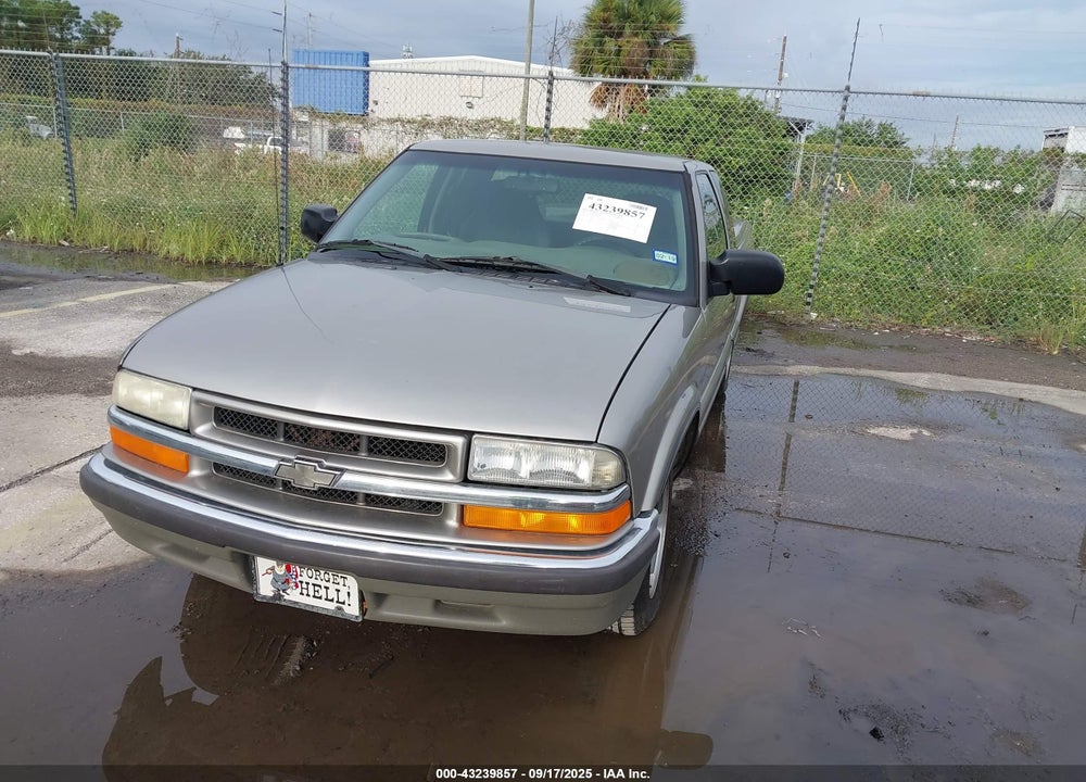 2001 CHEVROLET S-10 LS VIN: 1GCCS19WX18142895
