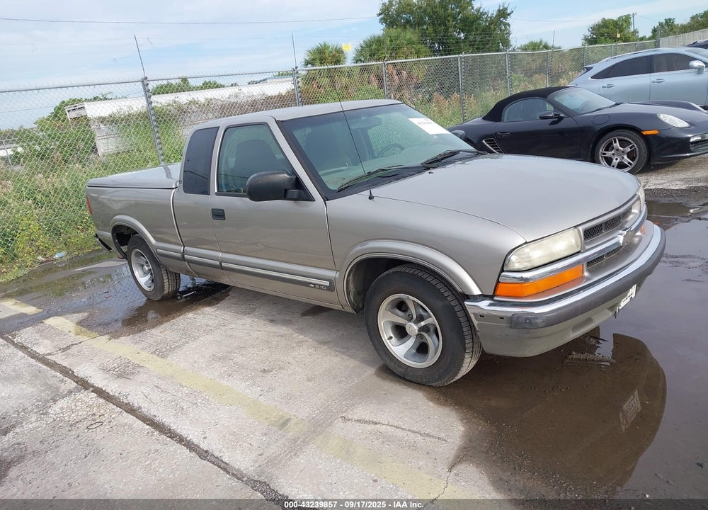 2001 CHEVROLET S-10 LS VIN: 1GCCS19WX18142895