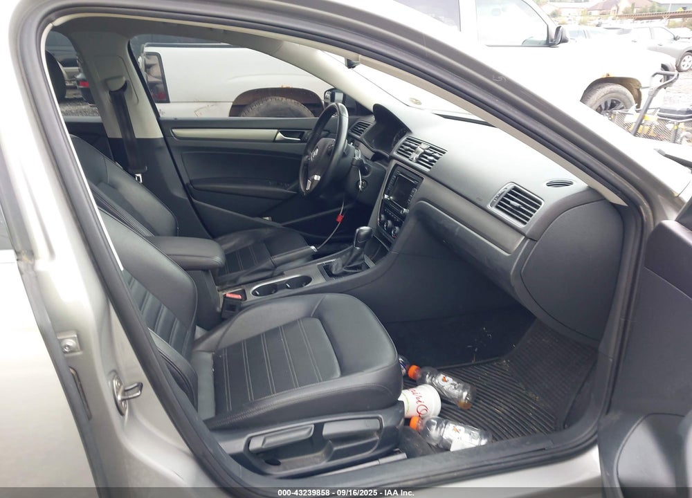 2014 VOLKSWAGEN PASSAT 3.6L V6 SE VIN: 1VWBM7A34EC096667