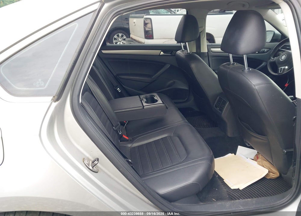 2014 VOLKSWAGEN PASSAT 3.6L V6 SE VIN: 1VWBM7A34EC096667