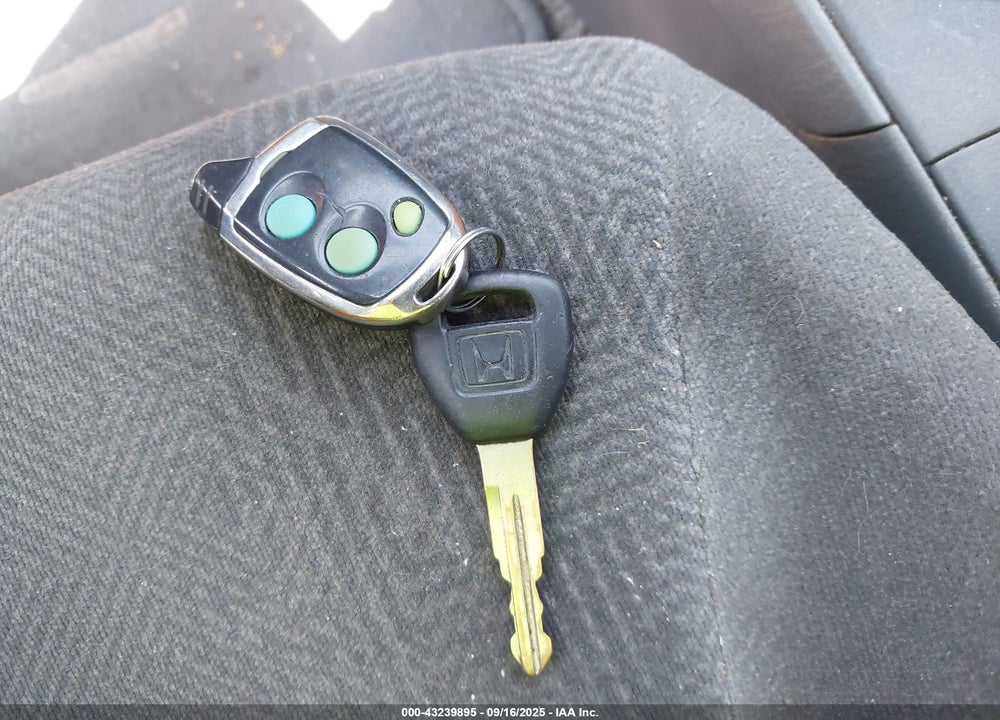 2002 HONDA CIVIC LX VIN: 1HGES16562L082800