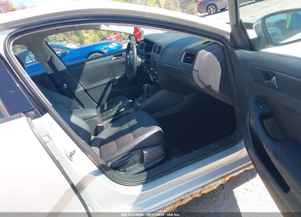 2011 VOLKSWAGEN JETTA VIN: 3VWDX7AJ6BM340151