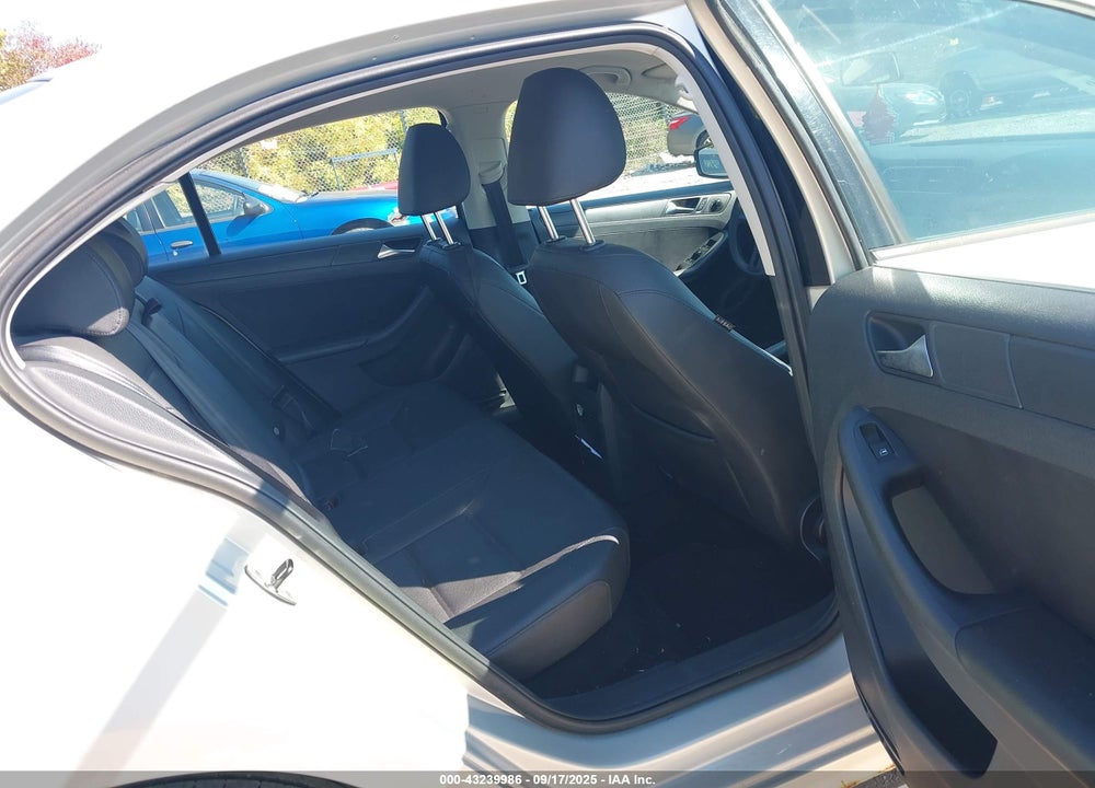 2011 VOLKSWAGEN JETTA VIN: 3VWDX7AJ6BM340151