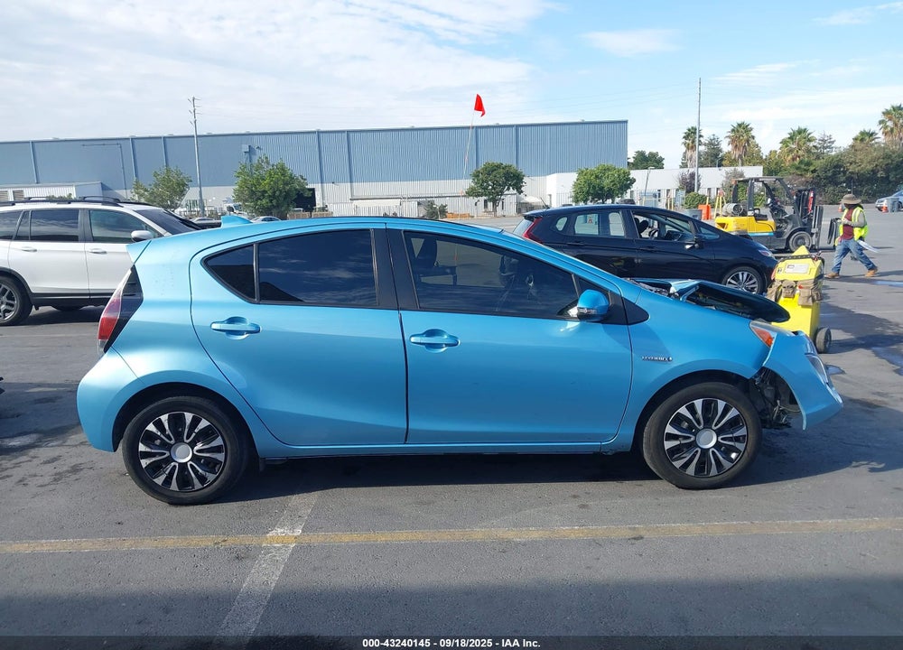 2015 TOYOTA PRIUS C TWO VIN: JTDKDTB32F1109648