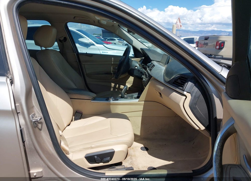 2013 BMW 3 SERIES VIN: WBA3A5C57DF352040